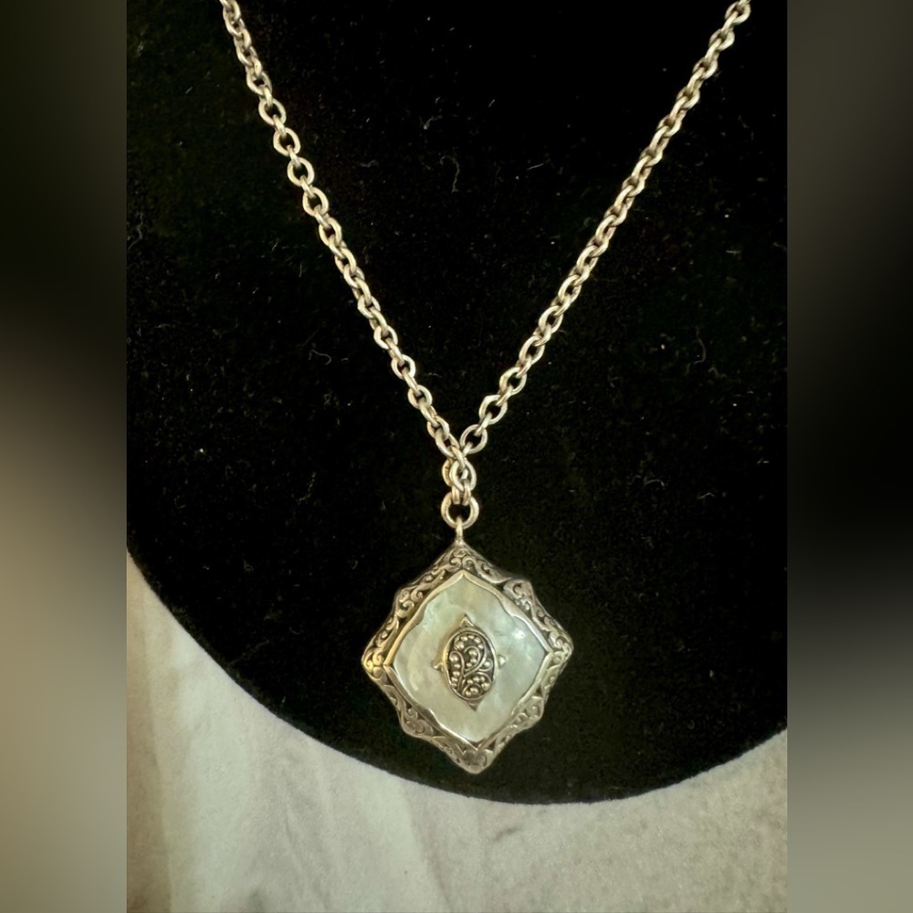 Lois Hills mother of pearl statement necklace with granulated accents - Picture 8 of 10
